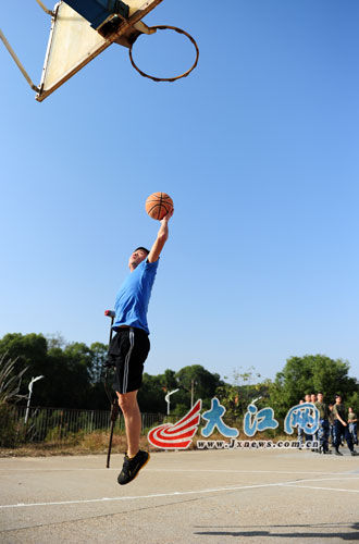 我身高180体重170打篮球该打什么位置 算不上