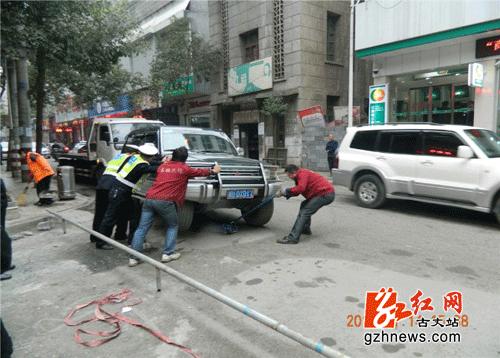 古丈交警开展城区道路交通安全专项整治行动