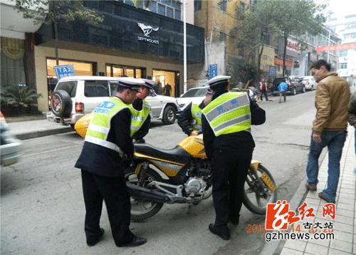 古丈交警开展城区道路交通安全专项整治行动