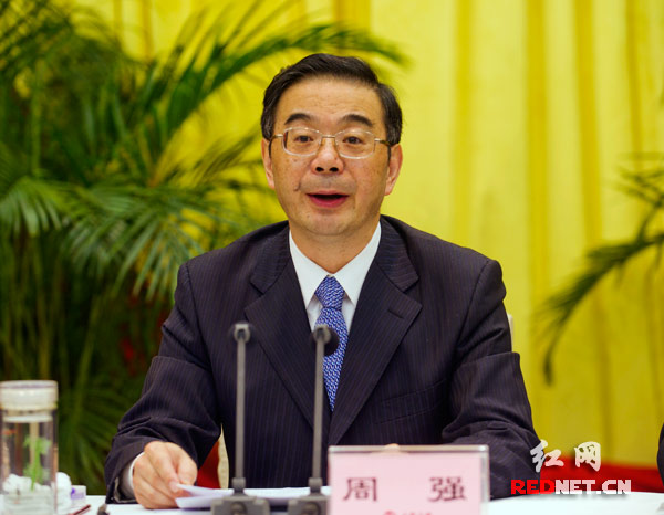 湖南省委书记、省人大常委会主任周强在湖南省传达贯彻党的十八大精神大会上作重要讲话。
