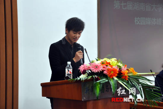 主持人就此次活动作详细说明。