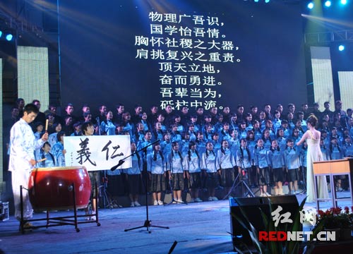 湖南师大学生唱经典国学歌曲 刘一祯领唱《弟