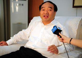 重庆官员不雅照曝光者:纪委已联系我索要证据