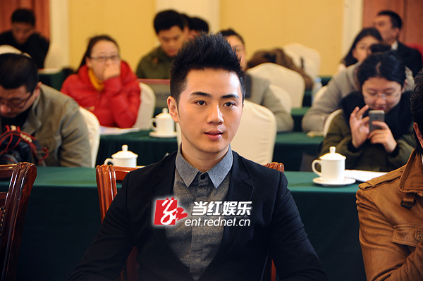 <em>余少群</em>:娱乐圈内交<em>女朋友</em>真的很难- Micro Re