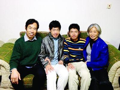 企高管辞职在家教子 16岁儿子考上剑桥大学(图