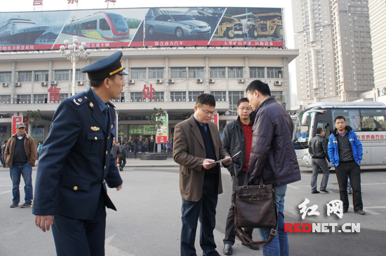 长沙整治火车站周边非法营运 首日查处违规车