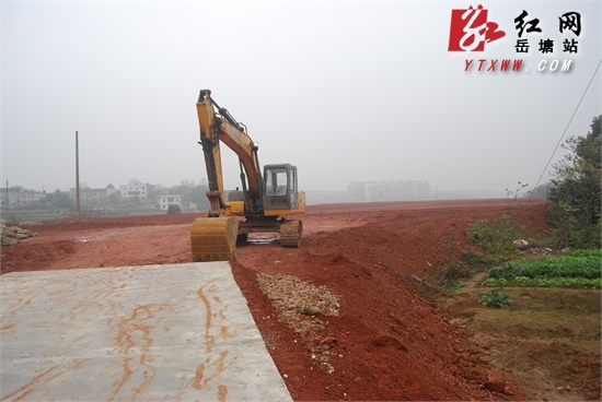 湘潭市龙头坝农居点完成进场道路和土方填埋工