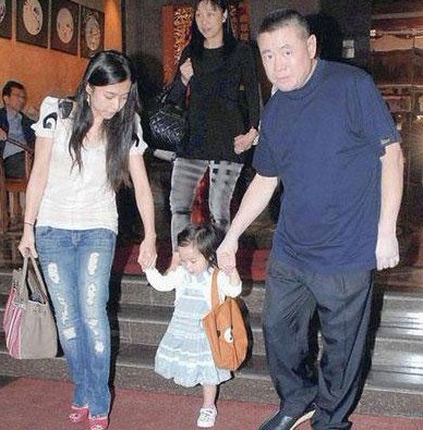 <em>豪门</em>生子有大奖 <em>女友</em>生子刘銮雄赠豪宅_娱乐频