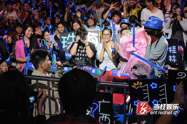 张杰深圳演唱会温馨落幕 自创 Jason style引