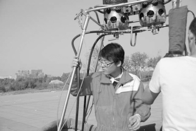 河北唐山小伙自驾热气球飞越渤海到大连