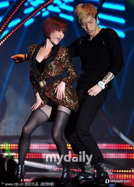 [视频]韩女团19禁个唱秀热舞