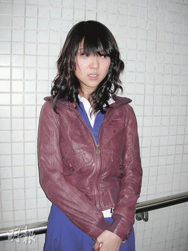 薛凯琪透视裙露白色<em>内裤</em> 居家慵懒靠<em>老妈</em>照顾