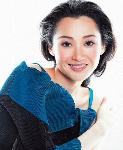 许晴变身<em>魅惑</em>性感<em>女王</em>登封面 <em>北京</em>豪宅贵气袭