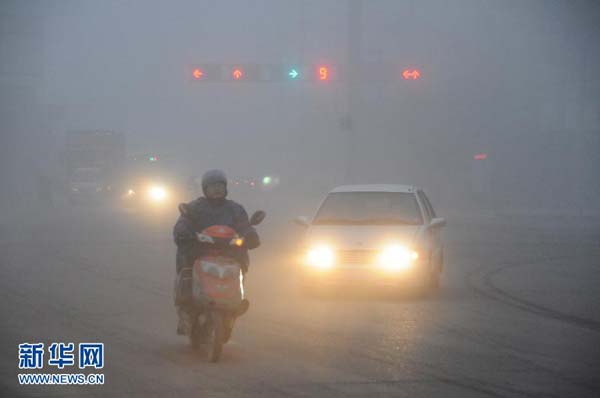 四川多地再发大雾橙色预警 多条高速公路关闭