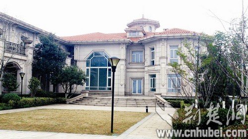 武汉现1亿天价别墅 看房先交200万诚意金(图)