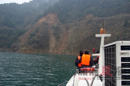 资兴市东江湖库区一处山体滑坡 造成两人失踪