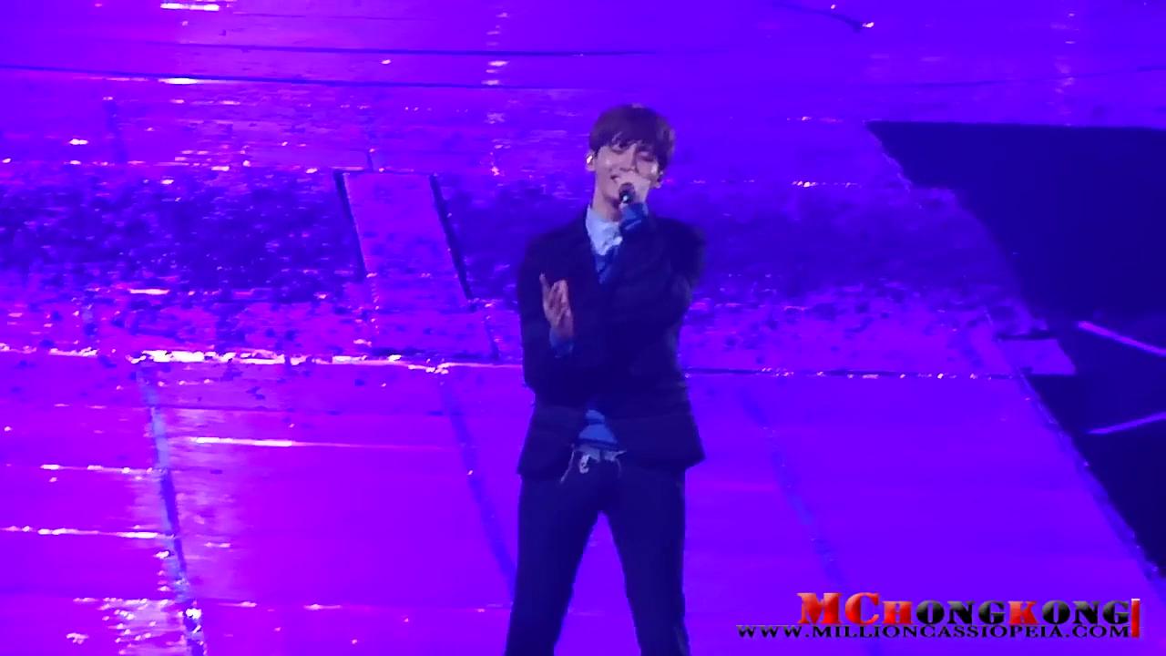 [视频]东方神起香港开唱 昌珉中文演绎《听海》