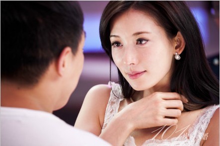 [视频]林志玲强吻黄渤