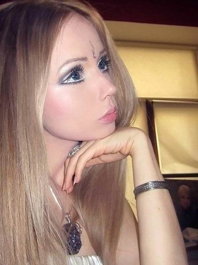 [视频]男子整容<em>90</em>次变芭比男友