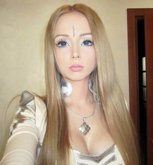 [视频]男子整容<em>90</em>次变芭比男友