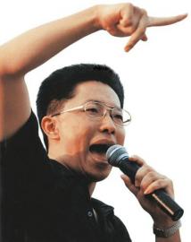 李阳<em>说英语</em>打老婆 疯狂地赔了1200万(图)_教育
