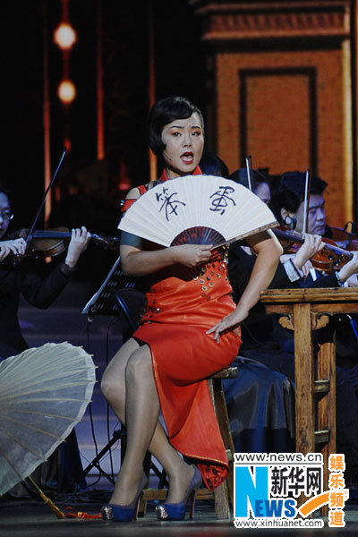 龚琳娜献唱新歌《爱上大笨蛋》(视频)