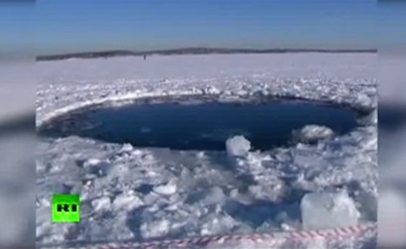 [视频]俄罗斯发现6米陨石坑