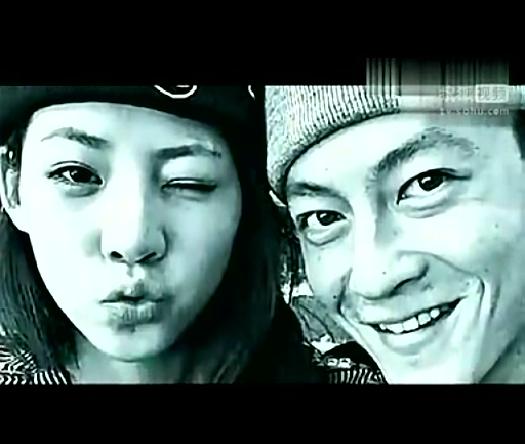 [视频]陈冠希晒新欢光腿扯胸照 疑共洗鸳鸯浴