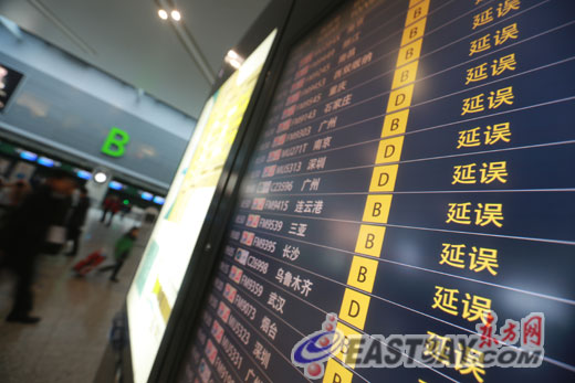 上海两机场130余个航班受雨雪天气影响延误