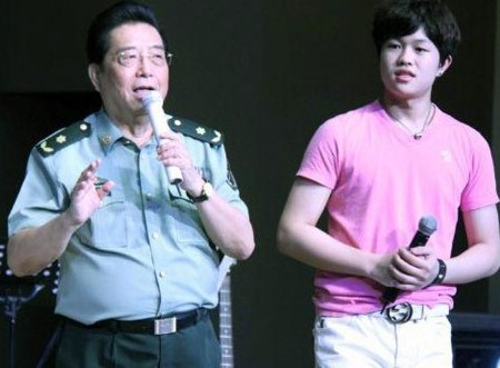 频]李双江之子年龄存疑轮奸案涉案嫌犯4名90后