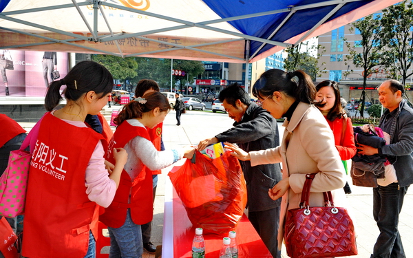 益阳高新区义工办依托四大主题活动弘扬雷锋精
