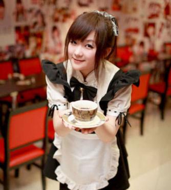 日本<em>女仆</em>咖啡店中的女学生(组图)