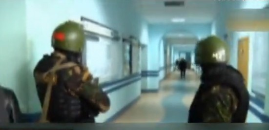 [视频]俄罗斯学校现离奇绑架案 劫匪只要披萨雪
