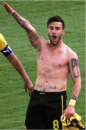 希腊足球运动员进球后行纳粹军礼 被罚终生禁