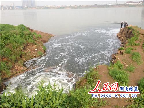 湘潭河东污水处理厂排出黑色污水 环保局称水