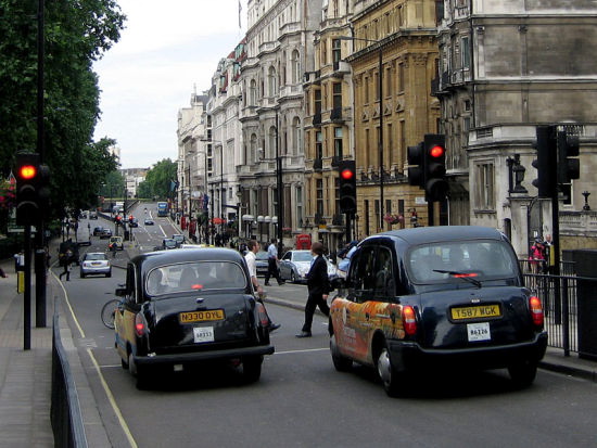 英国自驾贴士:掌握特立独行的驾驶规则(图)