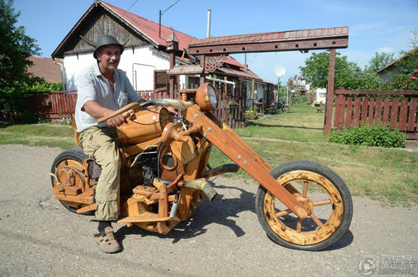 牛人用时两年造木头摩托车 纯手工制作(组图)