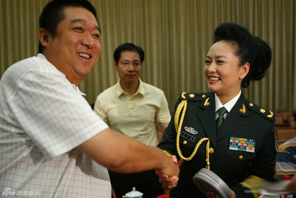 彭丽媛昔日生活照曝光