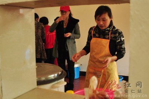 安仁志愿者开展春天的问候主题慰问活动_湖