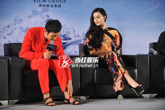 《<em>白发魔女</em>传<em>3D</em>》发布会 范冰冰回应演钢铁侠