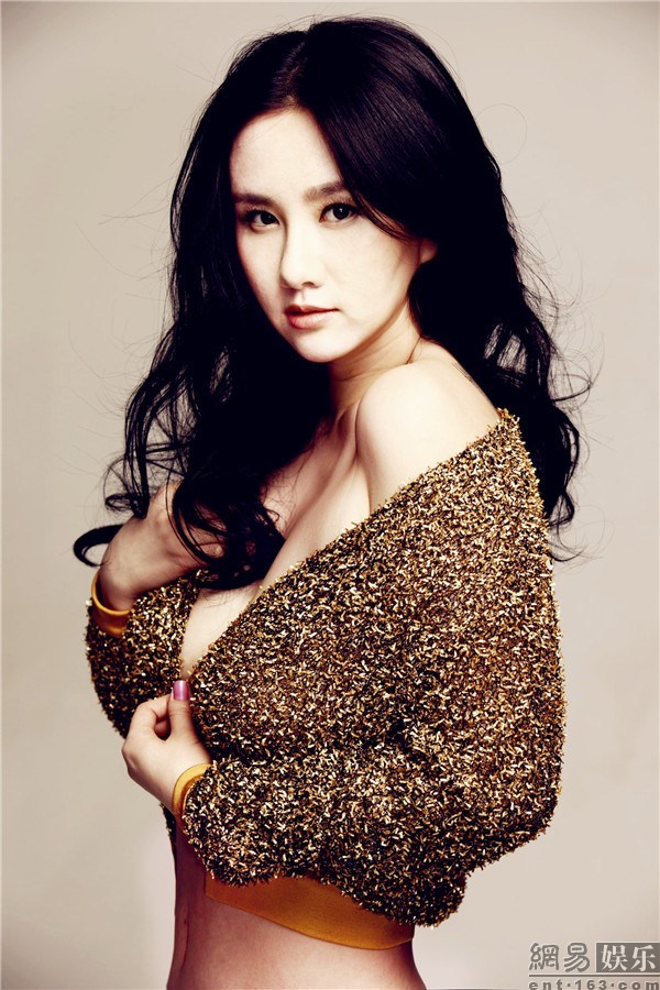 清纯美女的曼妙身材写真秀性感写真图片