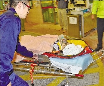 内地男子堕天井重伤 澳门消防出动高空拯救队