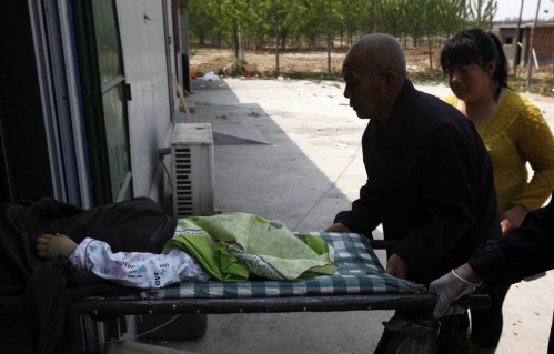 [视频]幼儿园为抢生源给酸奶下毒致2女童死亡