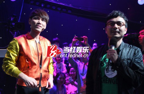 汪涵探班《中国新声代》邀杨宗纬上“天天向上”