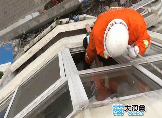 女子欲跳楼轻生