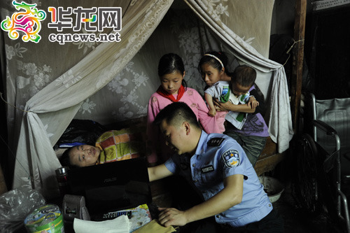 父亲瘫痪哥哥被判入狱9岁女孩扛起一个家(图)