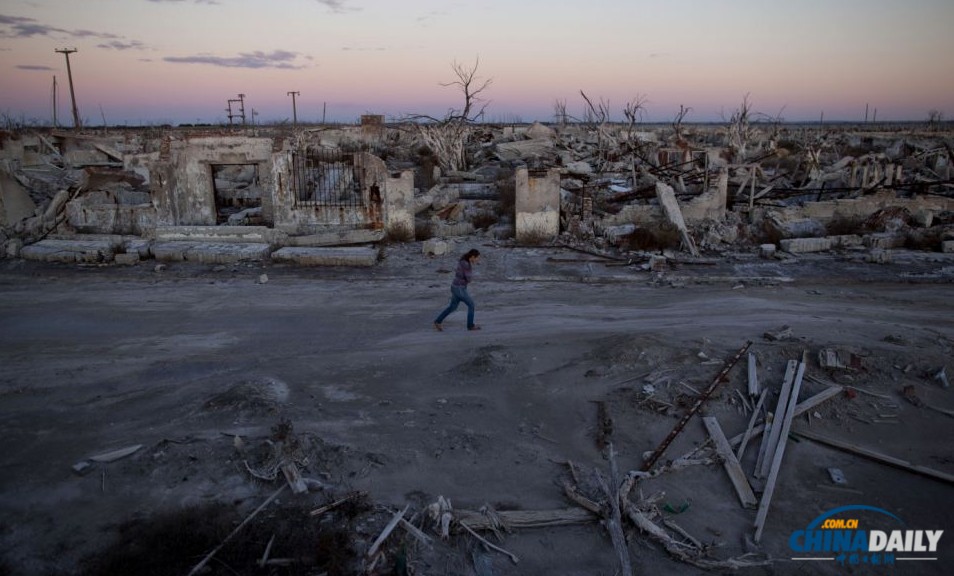 惊现鬼城? 阿根廷小镇被淹25年后重见天日