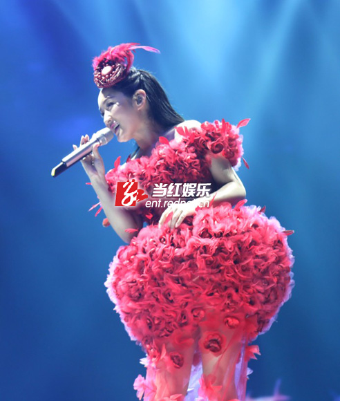 杨钰莹现场演唱