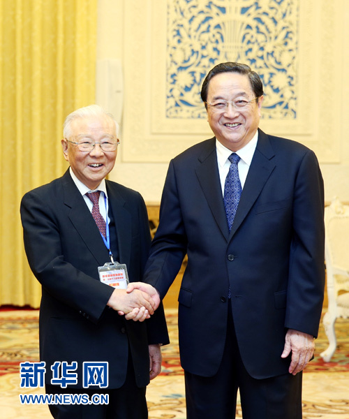 5月14日，中共中央政治局常委、全国政协主席俞正声在北京人民大会堂会见新同盟会会长许历农率领的台湾退役将领一行。 新华社记者姚大伟摄