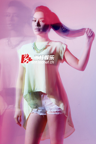 大秀美腿